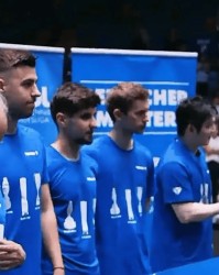 德甲冠军颁奖！樊振东夺MVP，全队高举奖杯合影，退场与队友畅聊